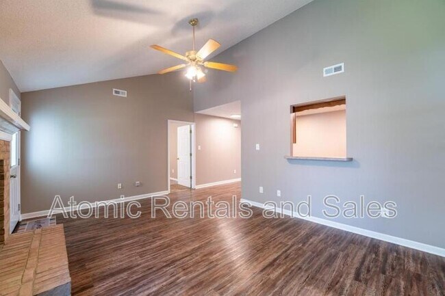 Building Photo - 322 Hawthorne Oaks Way
