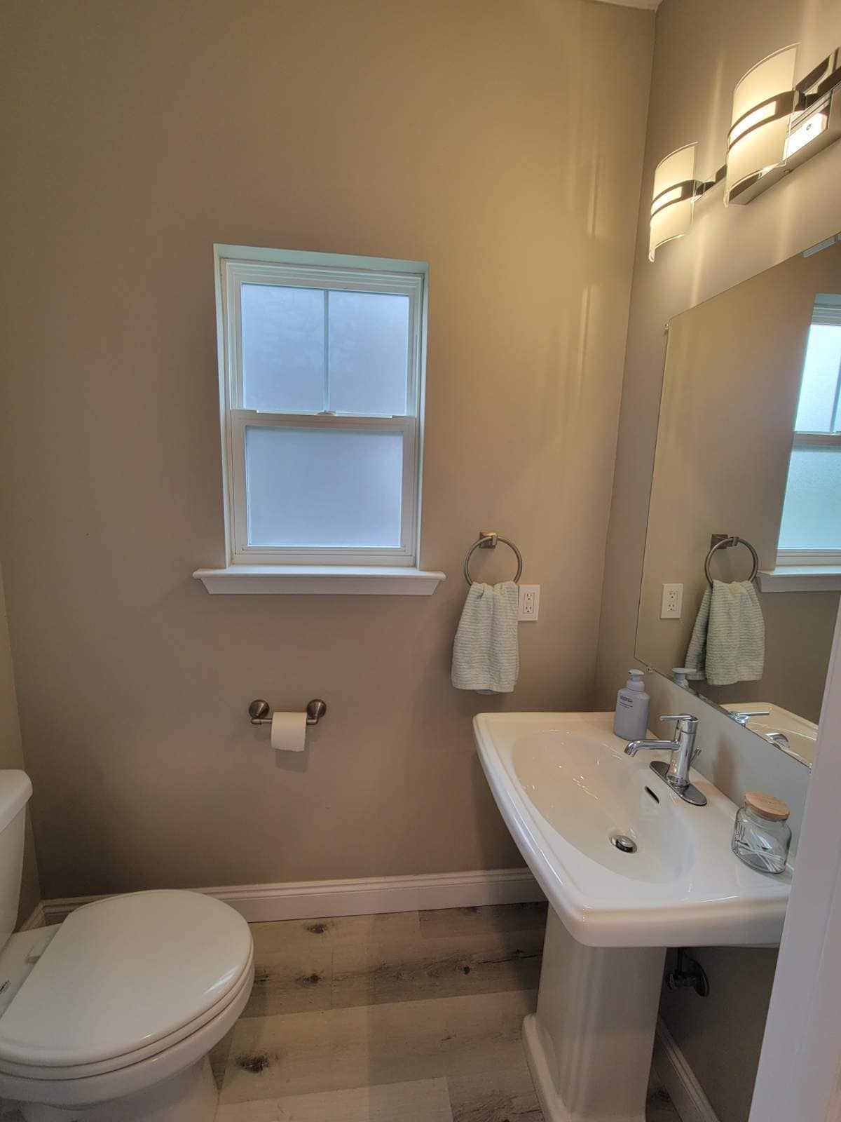 Building Photo - 652 Helen Ave