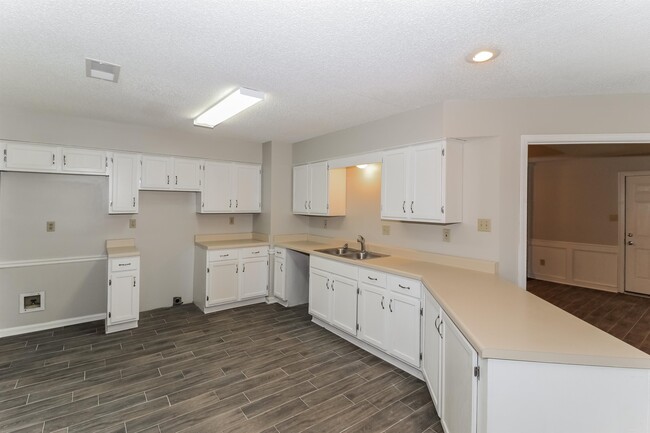 Building Photo - 8247 Timber Creek Dr