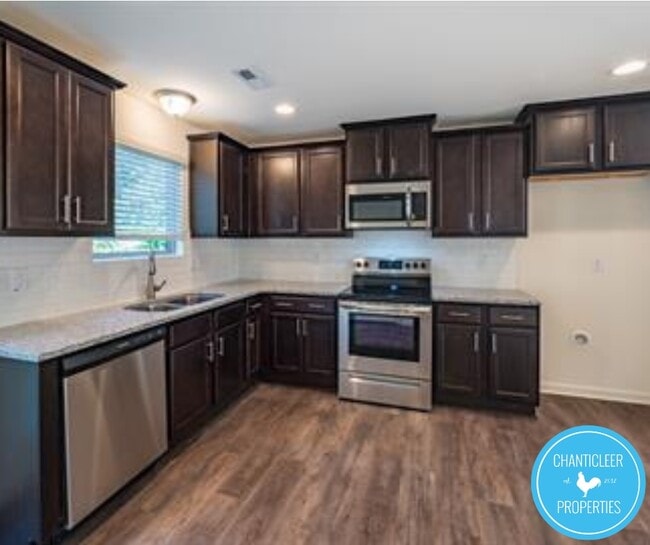 Building Photo - 10 Rochambeau Ct