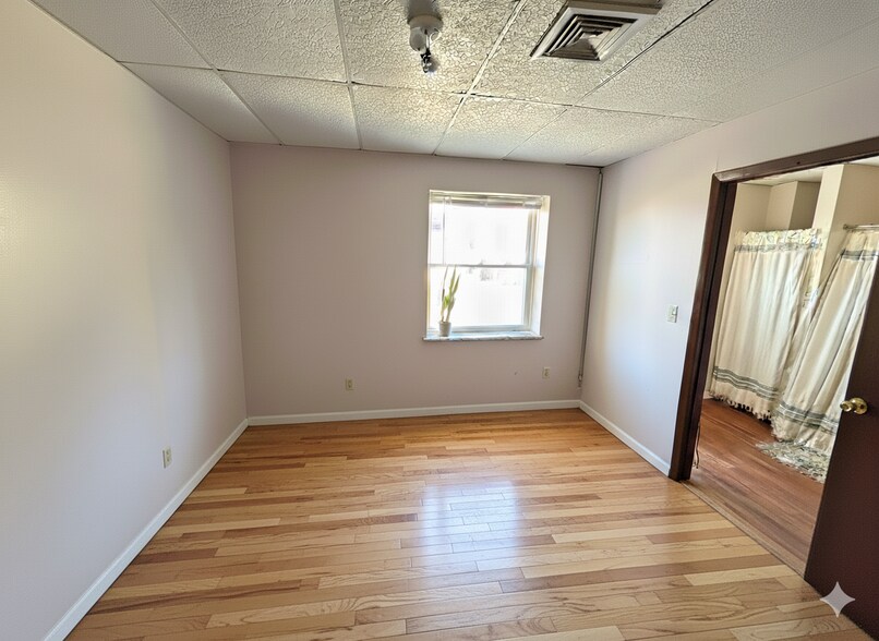 Building Photo - 5901 Bryant St