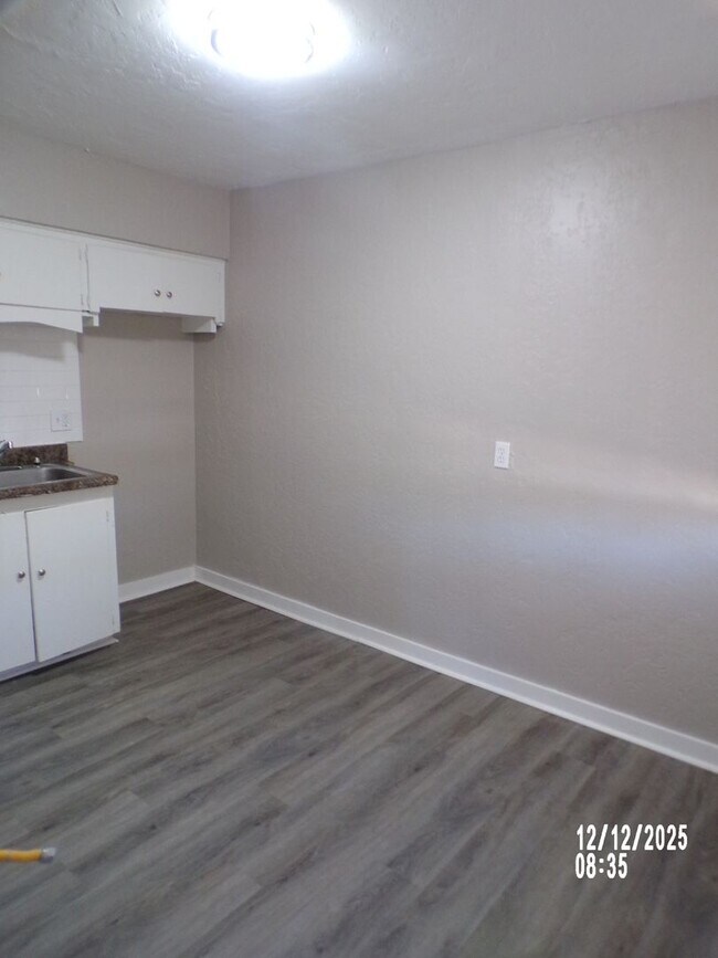 Building Photo - Great re-do