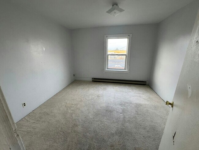 Building Photo - 414 Main Ave W