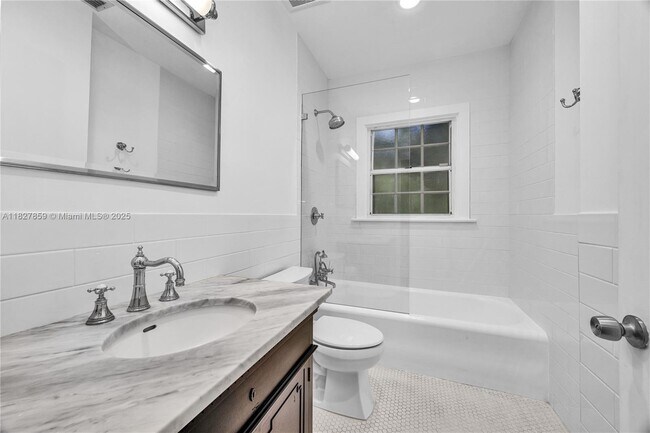 Building Photo - 410 Majorca Ave