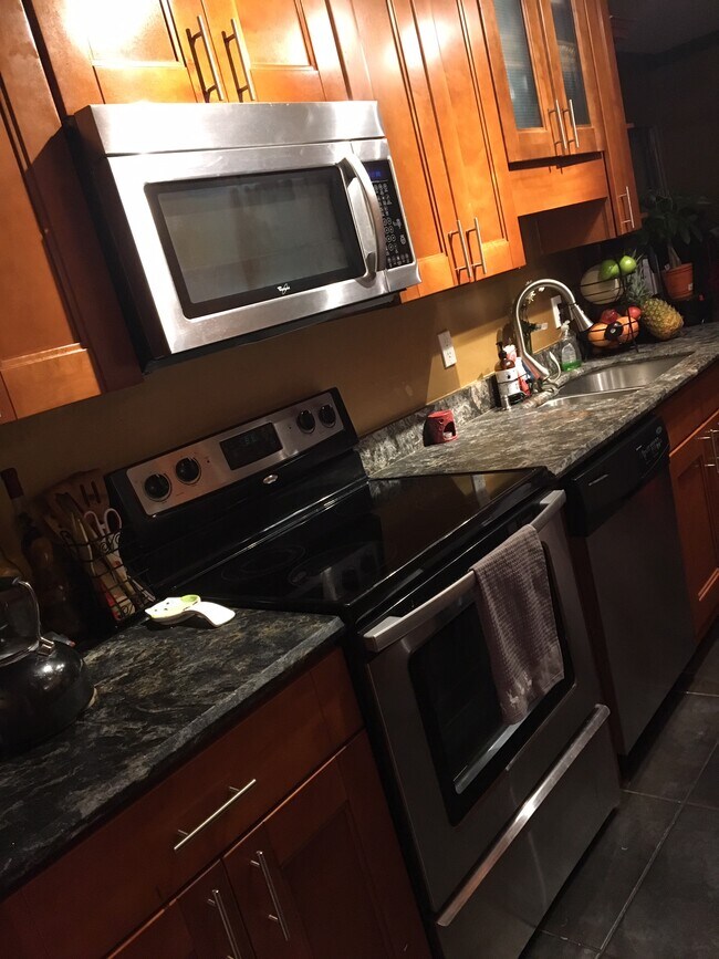 Kitchen - 7925 Mandan Rd