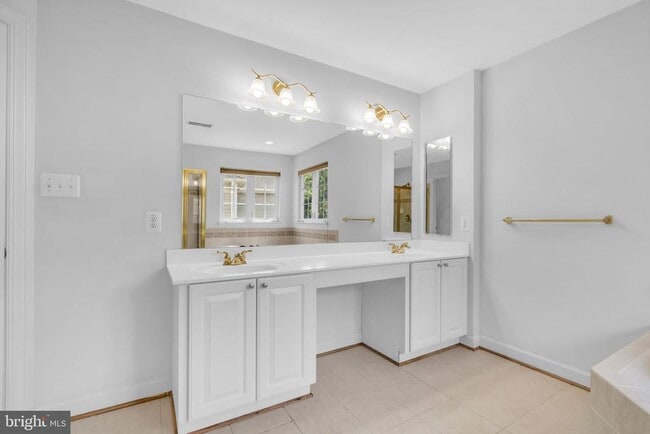 Building Photo - 4415 Medallion Dr