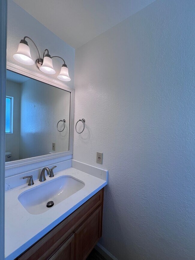 Building Photo - 4580 Ohio St