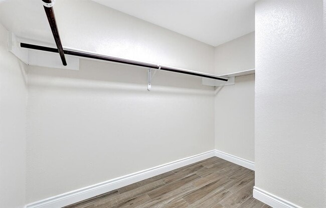 Building Photo - 14090 Waterview Dr