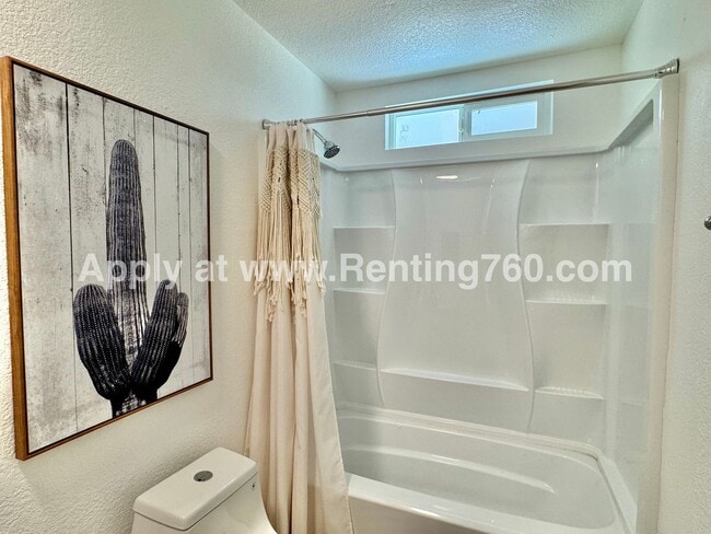 Building Photo - Furnished or Unfurnished Home With Incredi...