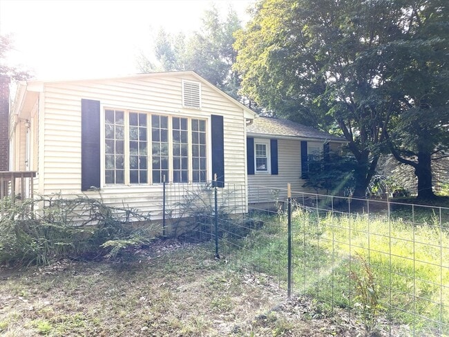 Building Photo - 463 Bailey Rd