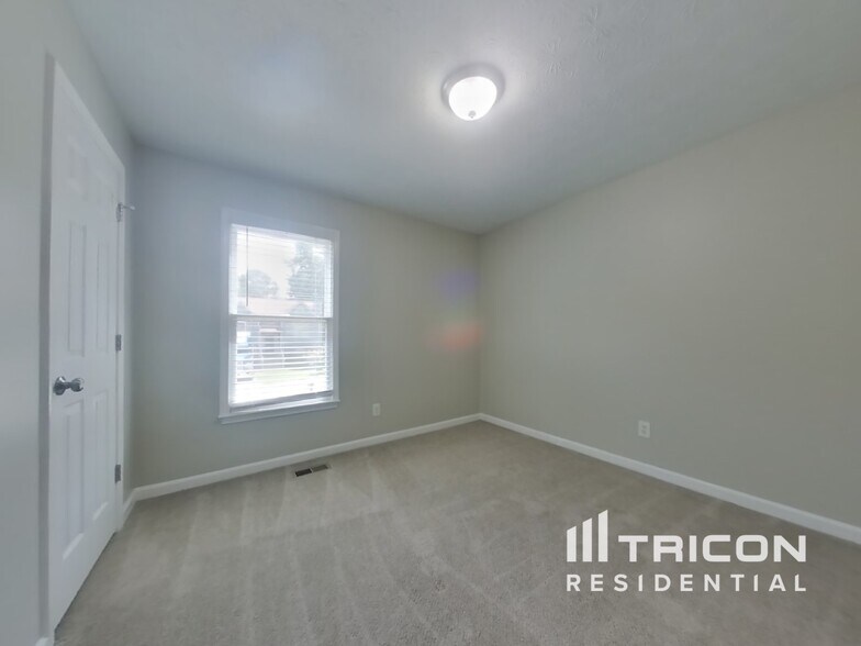 Building Photo - 146 Aztec Way SE