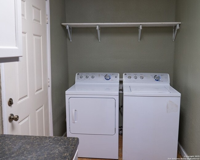Building Photo - Super Cute 2Bed/1Bath Home for Lease! Available NOW!
