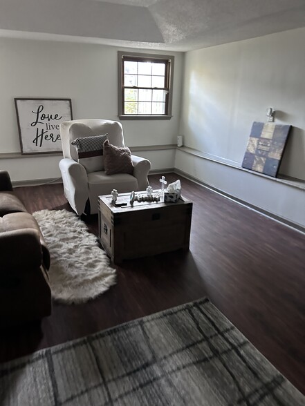 Building Photo - 1205 N Parker St