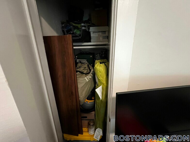 Building Photo - 114 Willow St