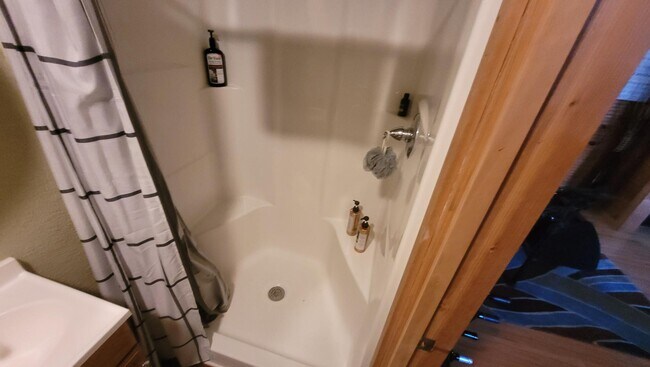 Building Photo - 526 W Main St