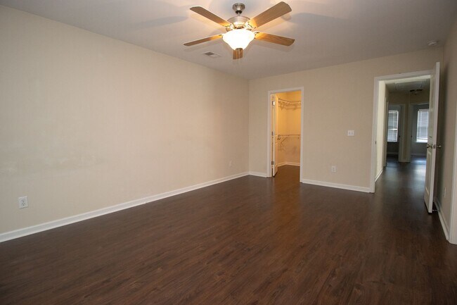 Building Photo - 106 Shumard Oak Ct