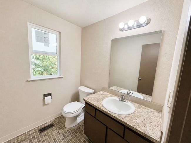Building Photo - 11080 N Skagit St
