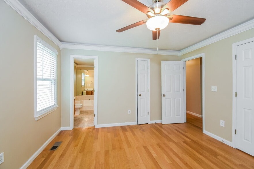 Building Photo - 134 Oak Landing Dr S