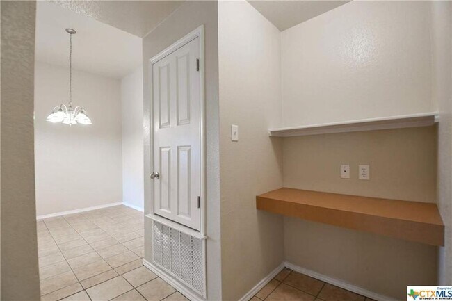 Building Photo - 1102 Leah Dr