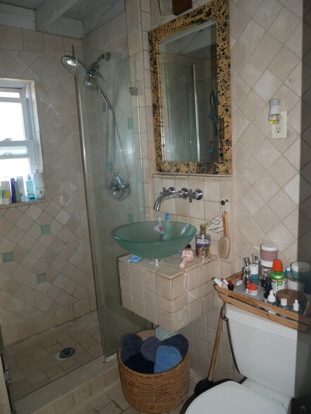 Building Photo - 190 Knickerbocker Rd