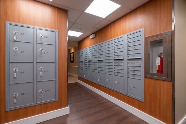 Building Photo - 1420 N St NW