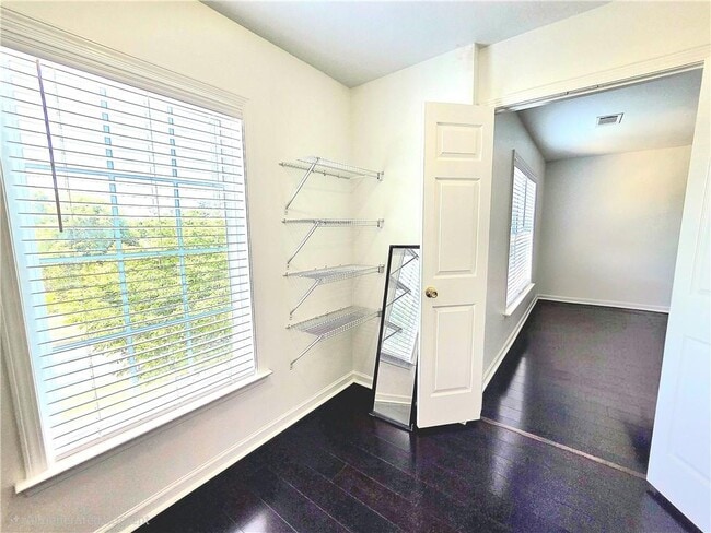Building Photo - 1140 Foxcroft Dr