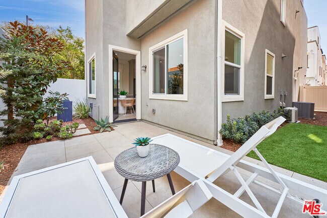 Building Photo - 525 Daniel Freeman Cir