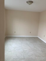 Building Photo - 135 Troy Schenectady Rd