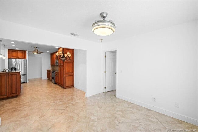 Building Photo - 3074 NE Loquat Ln