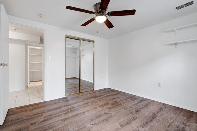 Building Photo - 2705 24th St NE