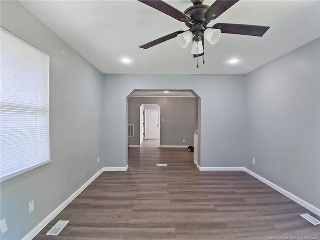 Building Photo - 1086 Essex Pl