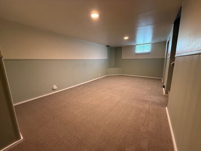 Building Photo - Audubon-Downriver Neighborhood 4 bedroom, 1 bath corner lot with large, fenced yard