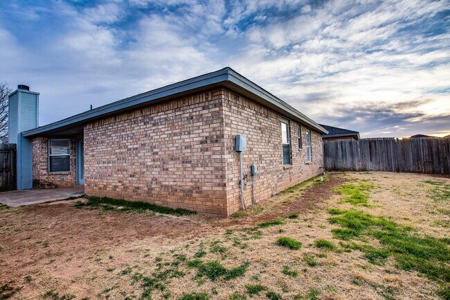 Building Photo - 2516 108th Dr