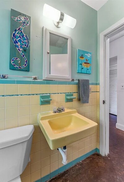 Building Photo - 1604 58th St S