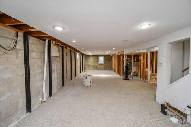 Building Photo - 103 Perry Ln