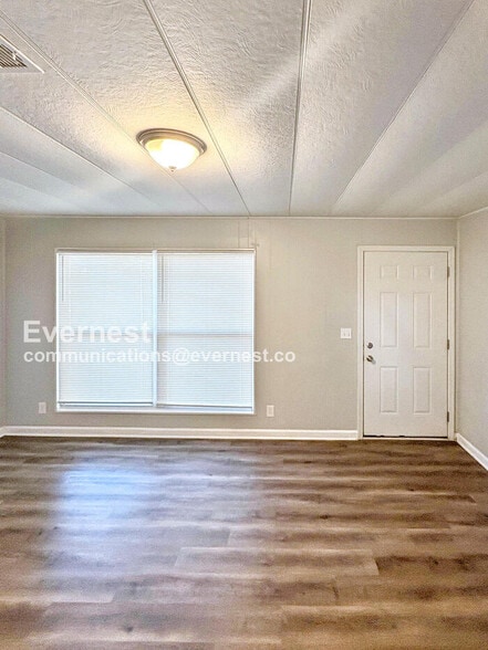 Building Photo - 525 Landers St