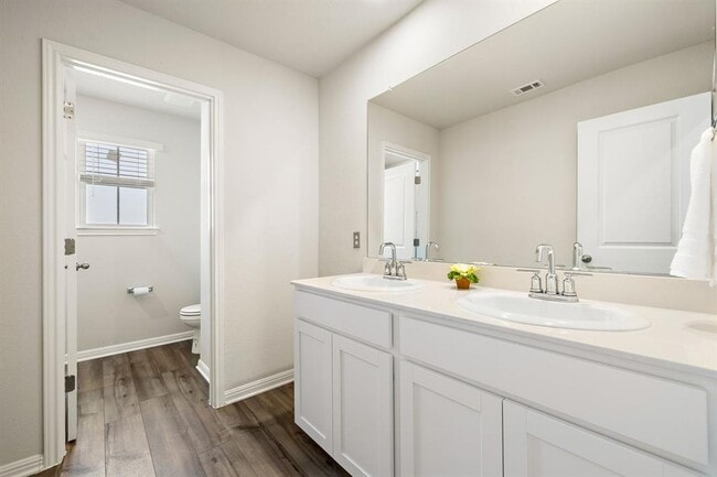 Building Photo - 205 Durango Downs Dr