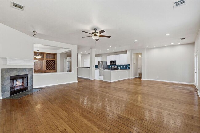 Building Photo - 4036 Barlow Dr