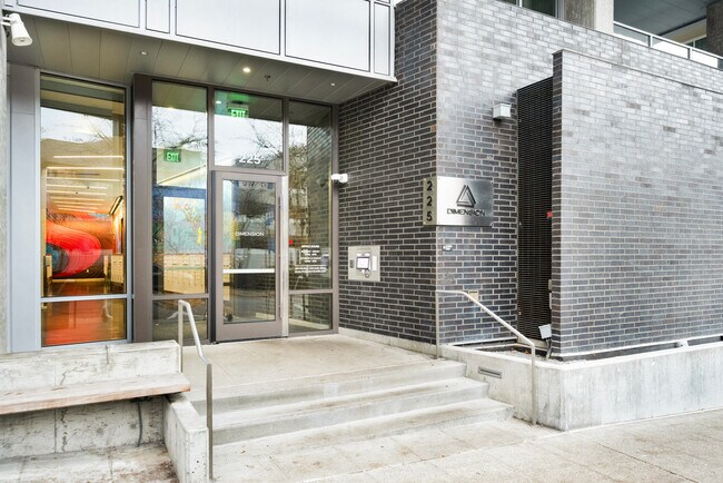 Building Photo - 225 Cedar St