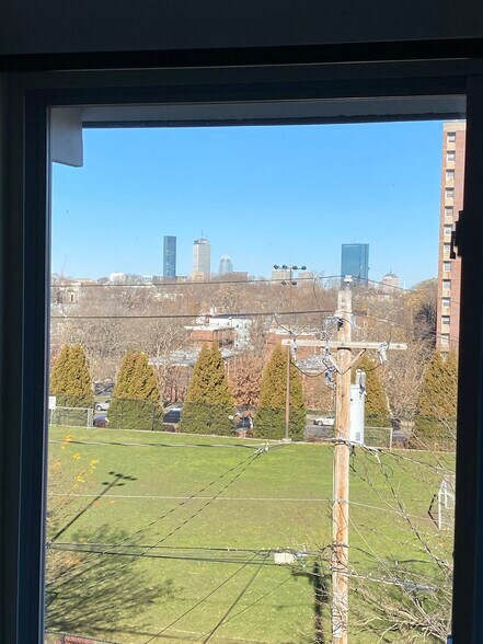 Building Photo - 26 Hazelwood St