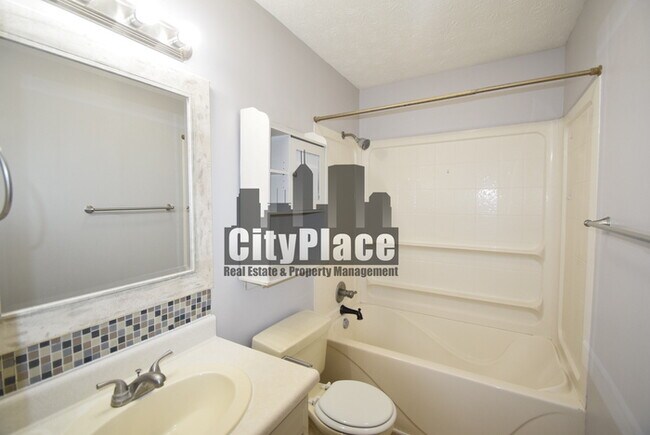 Building Photo - 525 E Pine Ridge Dr