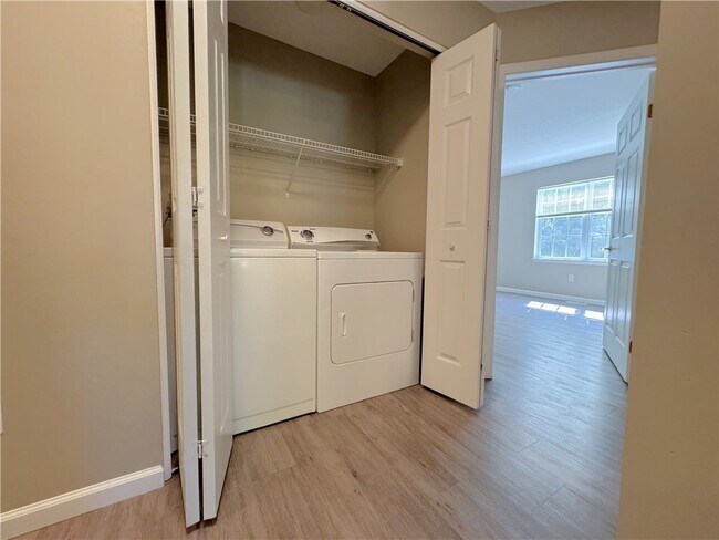 Building Photo - 17 Windridge Dr