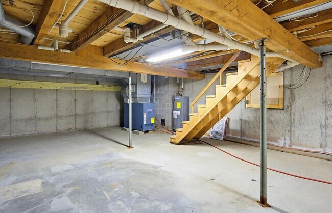 Building Photo - 6-B Fifield
