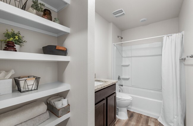 Building Photo - Rental Listing – London ISD