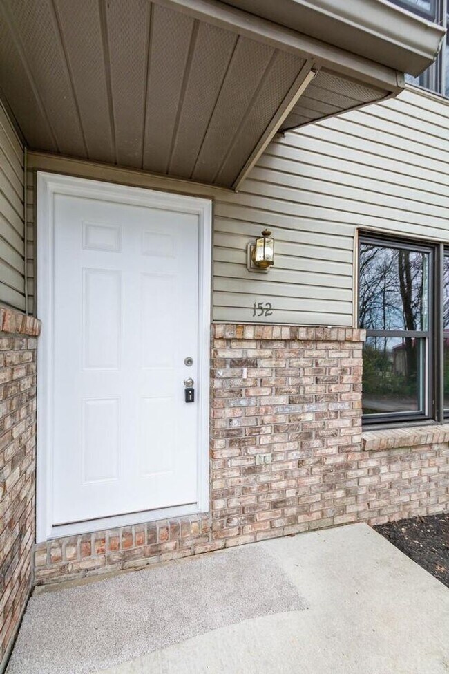 Building Photo - Willow Court Bloomington