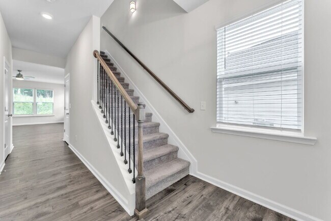 Building Photo - Elegant 3BR/2.5BA Home with Loft & 2-Car Garage in Persimmon Hill $2,100/mo rent