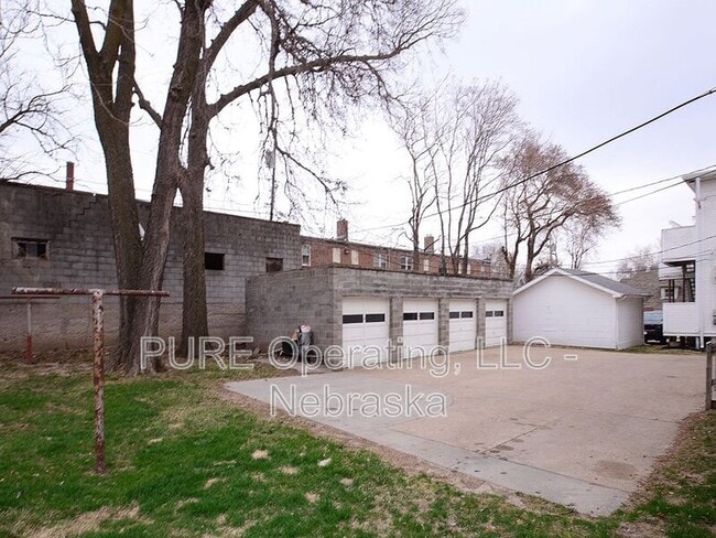 Building Photo - 210 N 32nd Ave