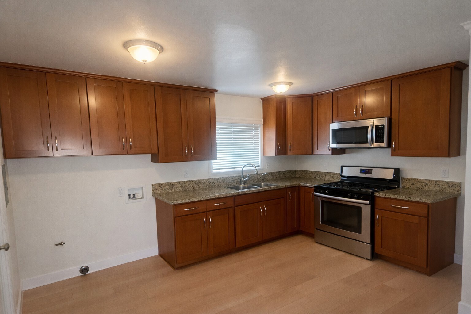 Building Photo - 607 N Mar Vista Ave