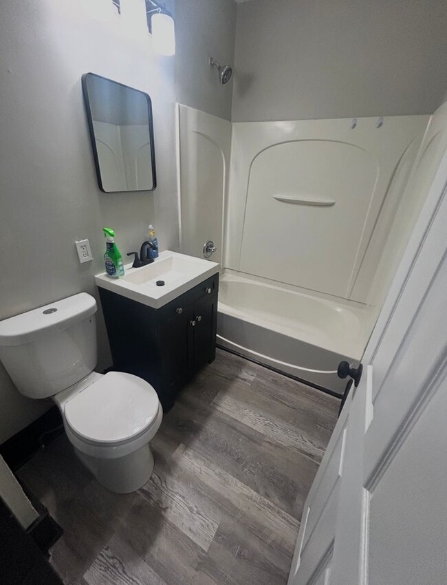 Building Photo - Gorgeous Updated 3 bedroom house!