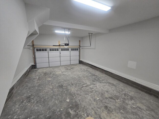Building Photo - 509 N Halifax Ct